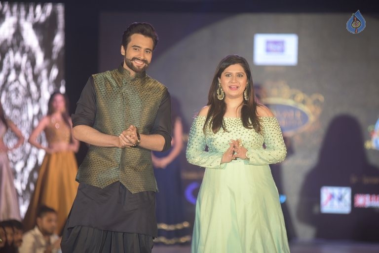 Manali Jagtap's Star Walk Fashion Show - 11 / 57 photos