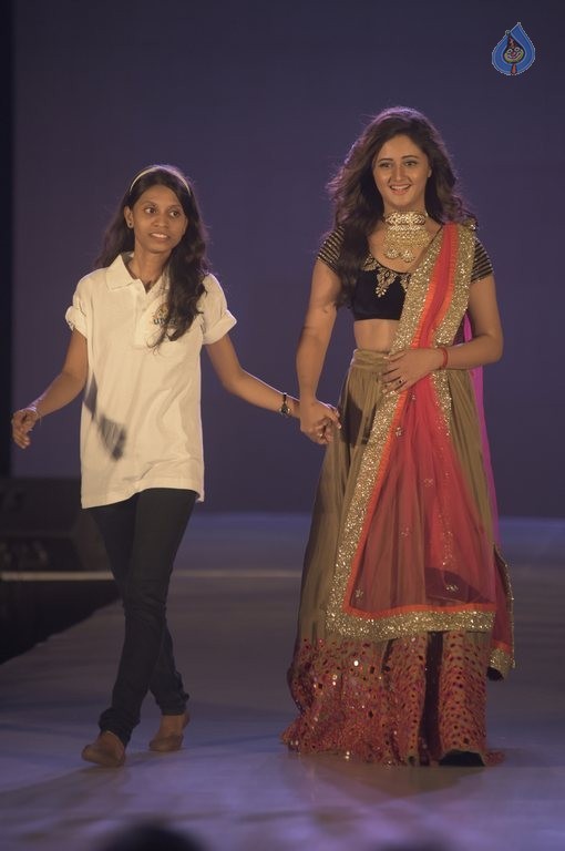 Manali Jagtap's Star Walk Fashion Show - 12 / 57 photos