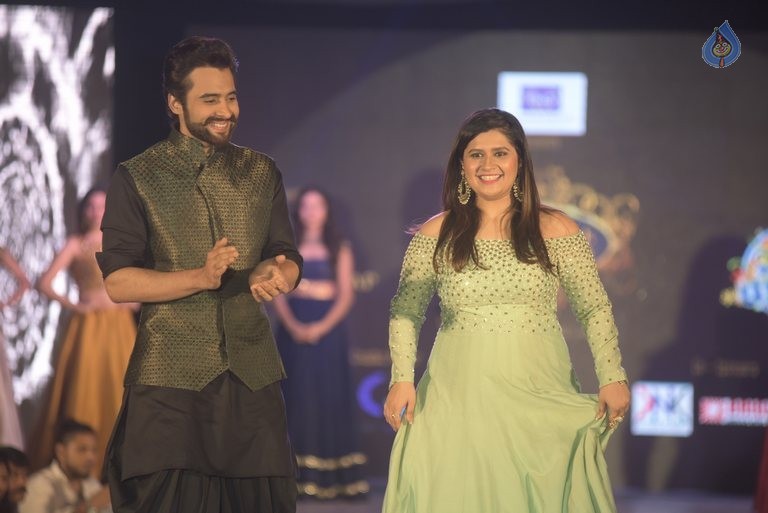 Manali Jagtap's Star Walk Fashion Show - 17 / 57 photos