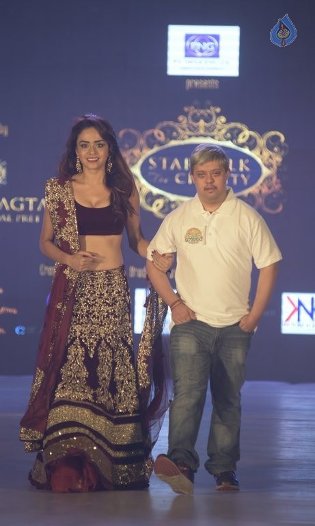 Manali Jagtap's Star Walk Fashion Show - 24 / 57 photos