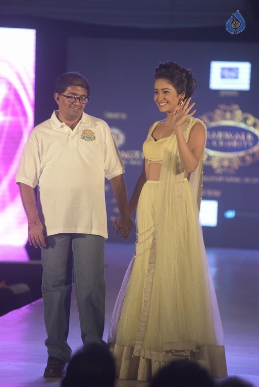 Manali Jagtap's Star Walk Fashion Show - 28 / 57 photos