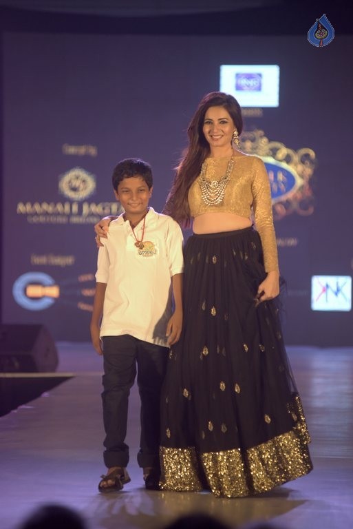 Manali Jagtap's Star Walk Fashion Show - 30 / 57 photos