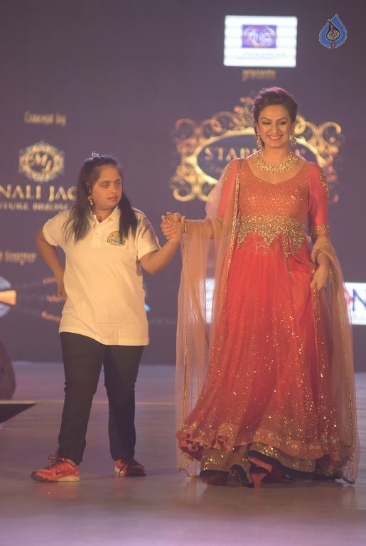 Manali Jagtap's Star Walk Fashion Show - 37 / 57 photos