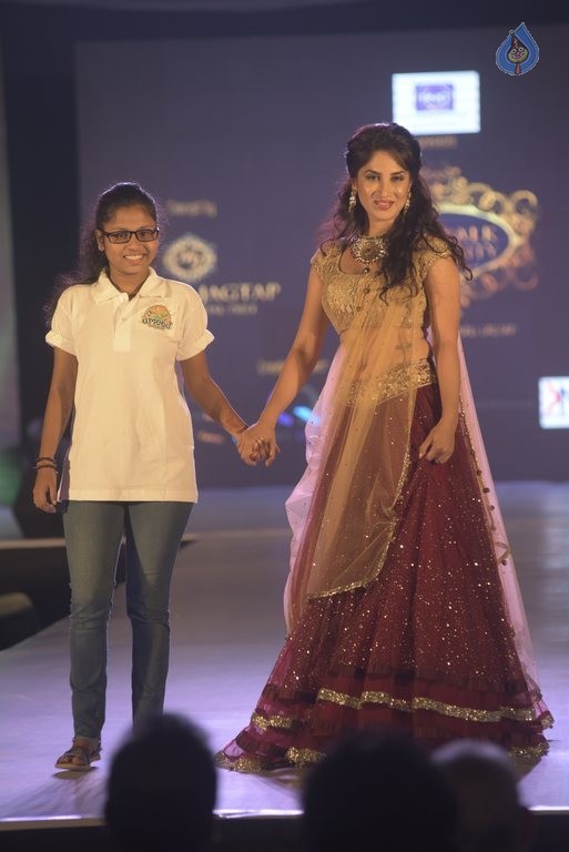 Manali Jagtap's Star Walk Fashion Show - 50 / 57 photos