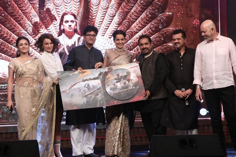 Manikarnika Music Launch - 12 / 17 photos