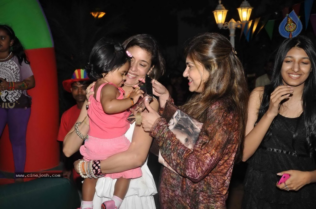 Manoj Bajpai Children Bday Bash - 23 / 57 photos