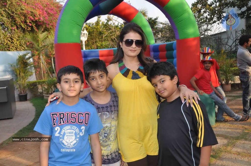 Manoj Bajpai Children Bday Bash - 39 / 57 photos