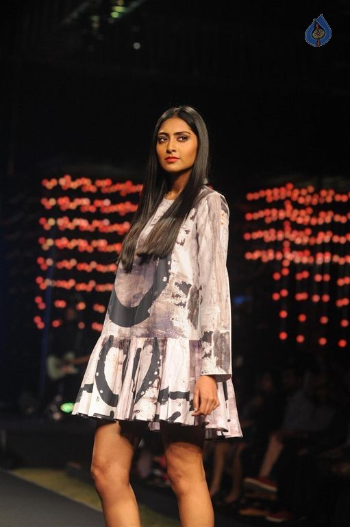 Models Walk the Ramp at BPFT 2015 - 16 / 61 photos