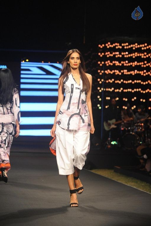 Models Walk the Ramp at BPFT 2015 - 20 / 61 photos