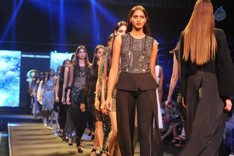 Models Walk the Ramp at BPFT 2015 - 21 / 61 photos