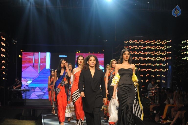 Models Walk the Ramp at BPFT 2015 - 32 / 61 photos