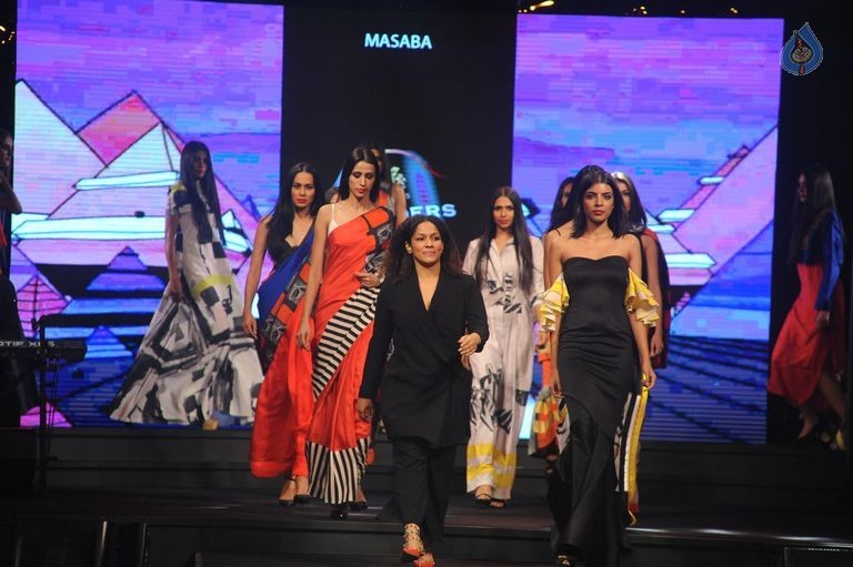 Models Walk the Ramp at BPFT 2015 - 33 / 61 photos