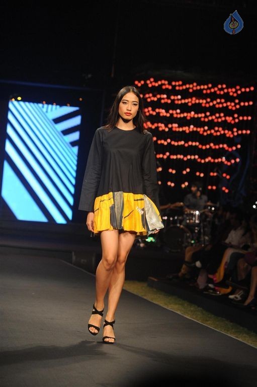 Models Walk the Ramp at BPFT 2015 - 34 / 61 photos