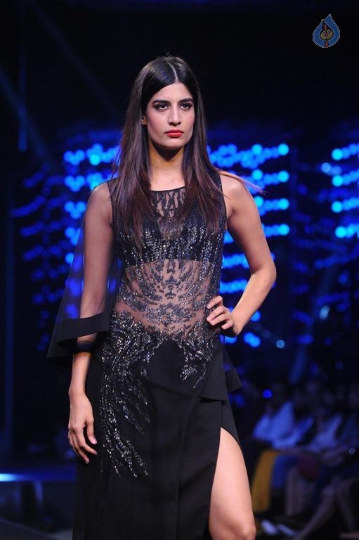 Models Walk the Ramp at BPFT 2015 - 36 / 61 photos