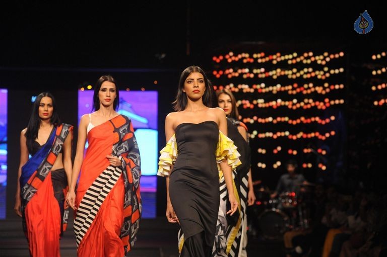 Models Walk the Ramp at BPFT 2015 - 41 / 61 photos