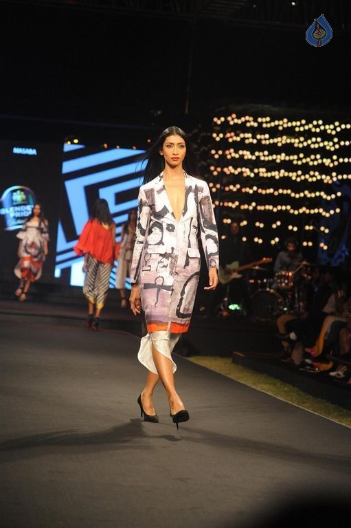 Models Walk the Ramp at BPFT 2015 - 44 / 61 photos