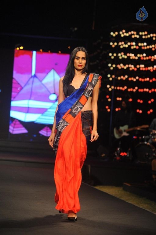 Models Walk the Ramp at BPFT 2015 - 45 / 61 photos