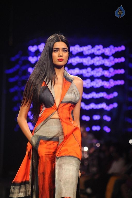 Models Walk the Ramp at BPFT 2015 - 49 / 61 photos