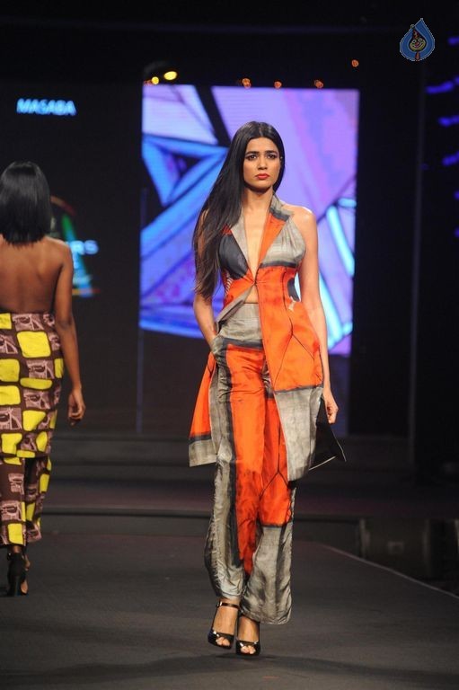 Models Walk the Ramp at BPFT 2015 - 51 / 61 photos