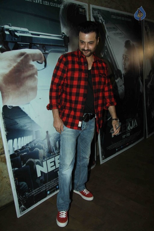 Neerja Special Screening Photos - 22 / 57 photos