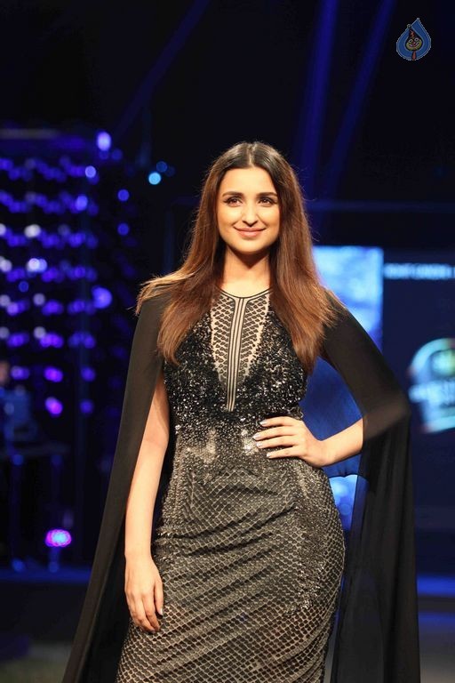 Parineeti Chopra Showstopper at BPFT 2015 - 20 / 28 photos