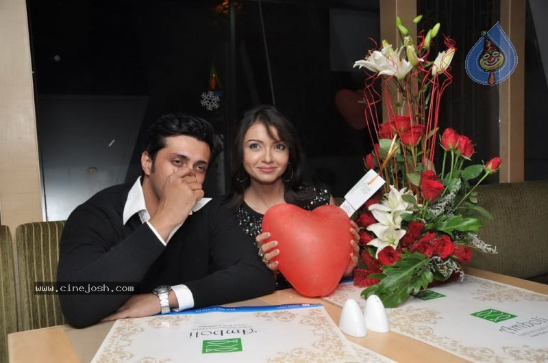 Parul Chaudhary Bday Party - 20 / 44 photos