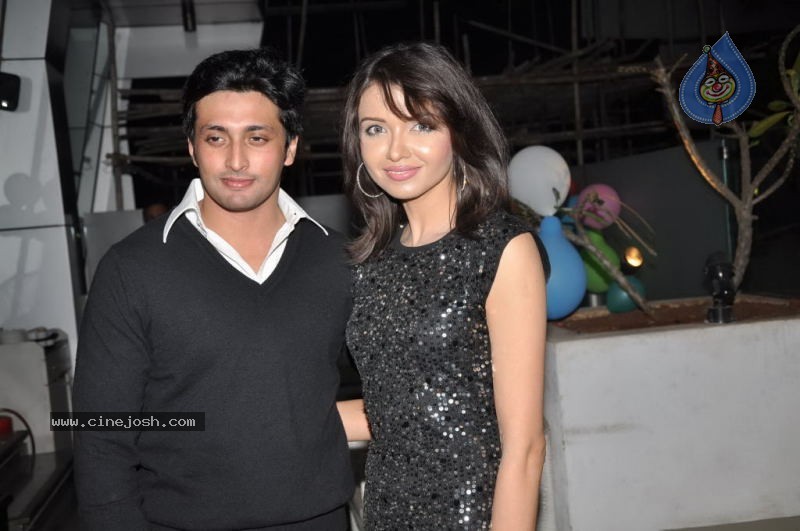 Parul Chaudhary Bday Party - 23 / 44 photos