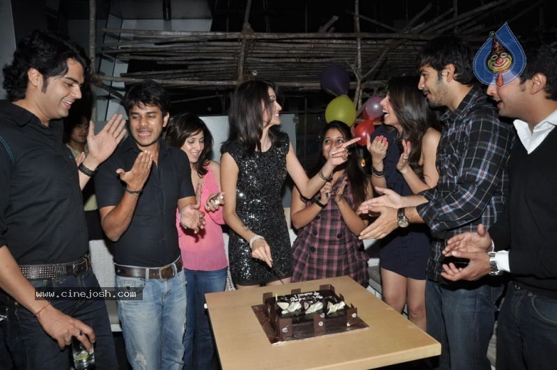 Parul Chaudhary Bday Party - 33 / 44 photos