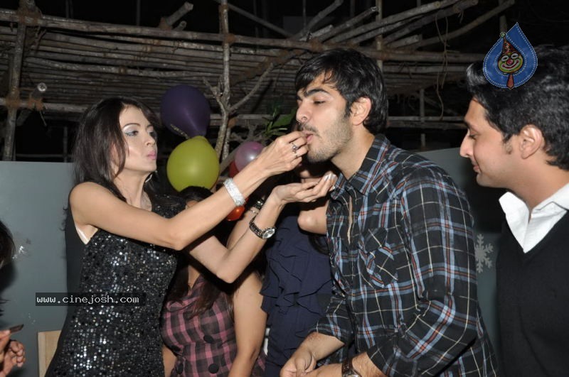 Parul Chaudhary Bday Party - 39 / 44 photos