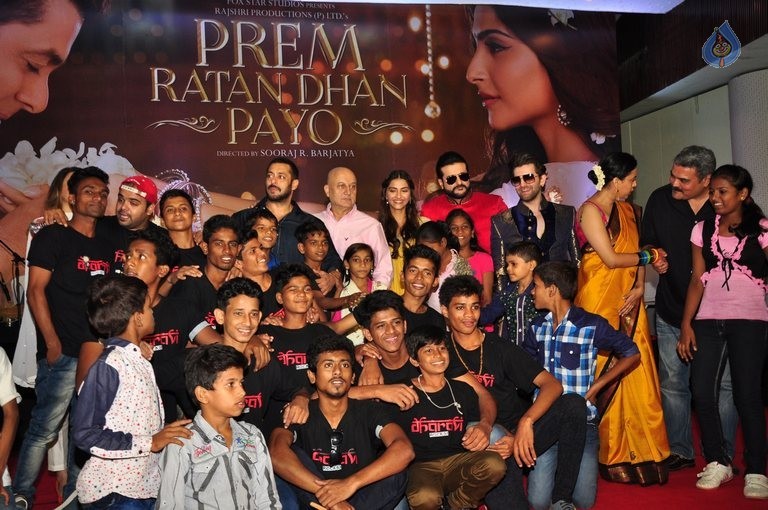 PRDP Cast Celebrates Diwali with Slum Kids - 1 / 19 photos