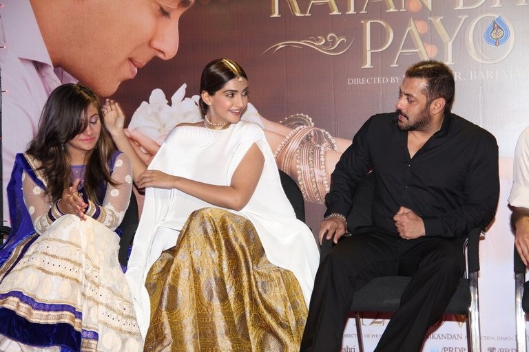 Prem Ratan Dhan Payo Team Get Together - 10 / 42 photos