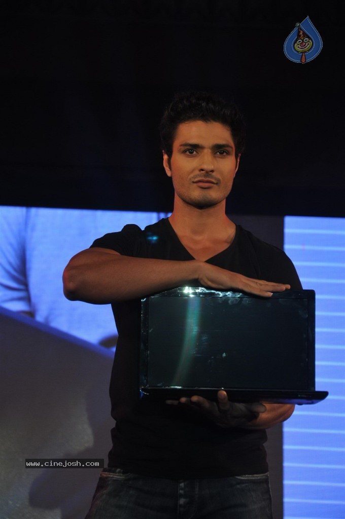 Sachin Launches Toshiba 2013 Range of Laptops - 24 / 38 photos
