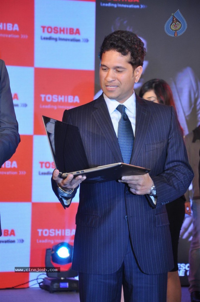 Sachin Launches Toshiba 2013 Range of Laptops - 35 / 38 photos