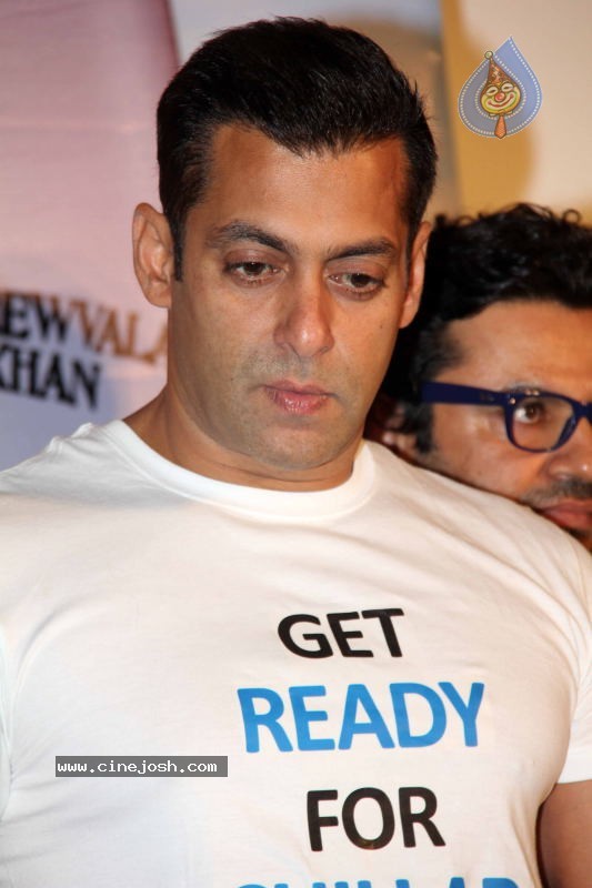 Bollywood: Salman Khan at Chillar Party Movie Press Meet - 1 / 30 photos