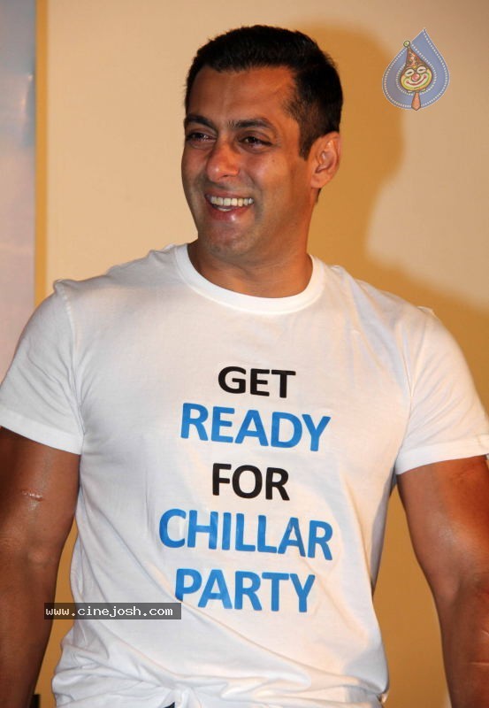 Bollywood: Salman Khan at Chillar Party Movie Press Meet - 2 / 30 photos