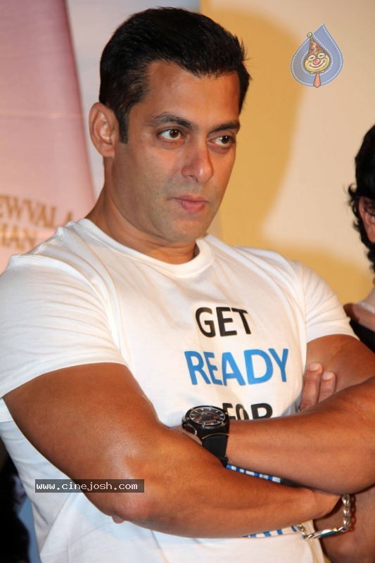 Bollywood: Salman Khan at Chillar Party Movie Press Meet - 7 / 30 photos