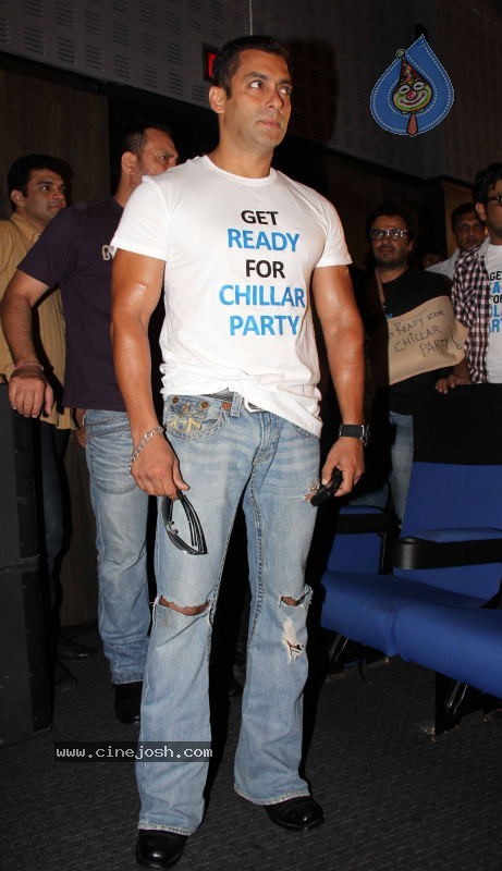 Bollywood: Salman Khan at Chillar Party Movie Press Meet - 20 / 30 photos