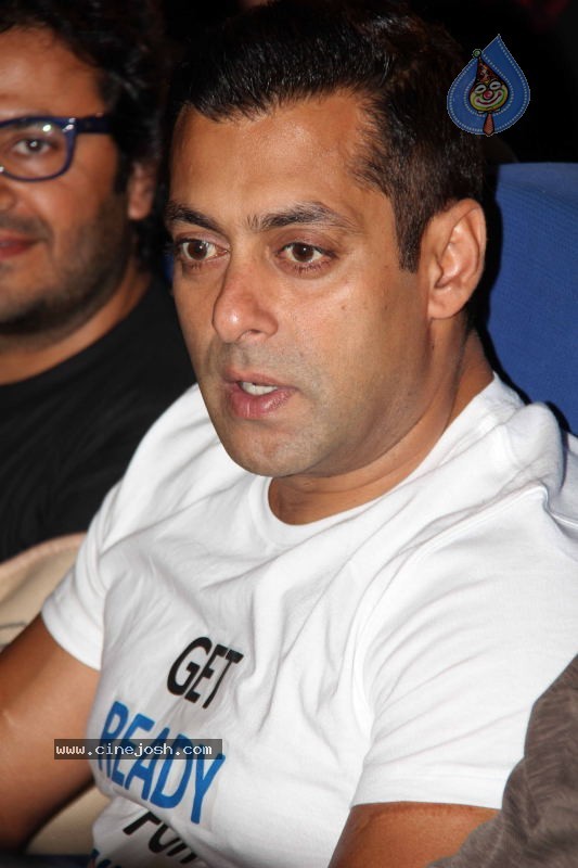 Bollywood: Salman Khan at Chillar Party Movie Press Meet - 30 / 30 photos