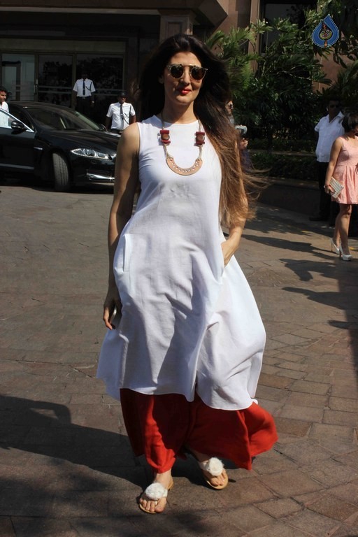 Salman Sister Arpita Khan's Baby Shower Ceremony - 14 / 55 photos