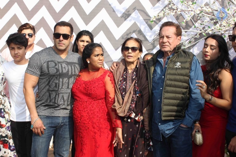 Salman Sister Arpita Khan's Baby Shower Ceremony - 21 / 55 photos