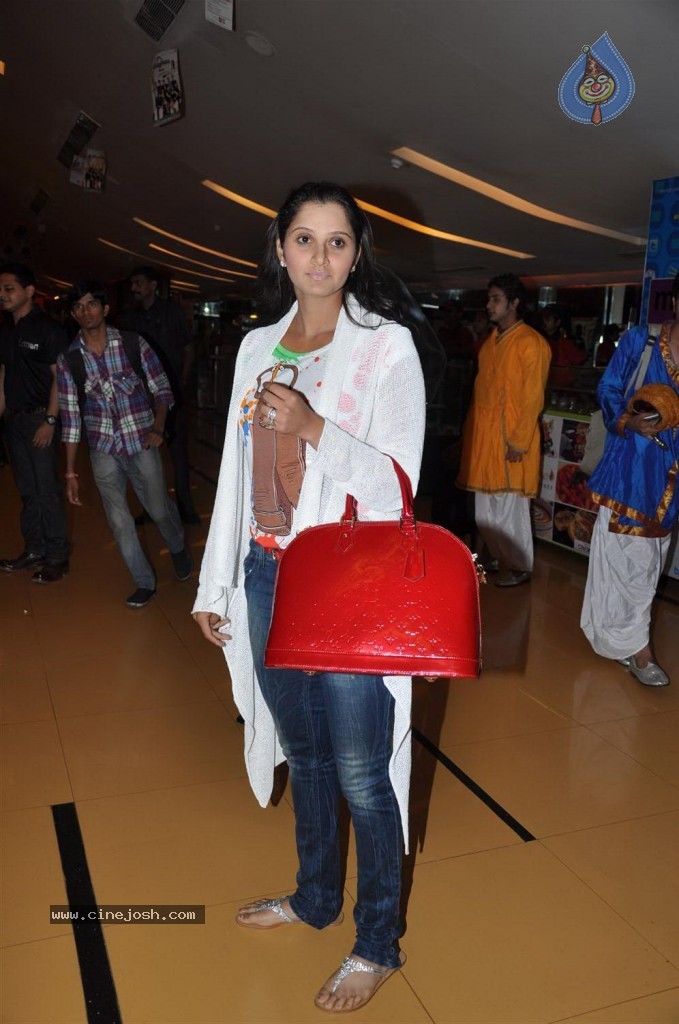 Sania with Shoaib at Cinemax - 4 / 13 photos