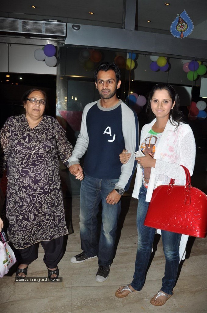 Sania with Shoaib at Cinemax - 11 / 13 photos