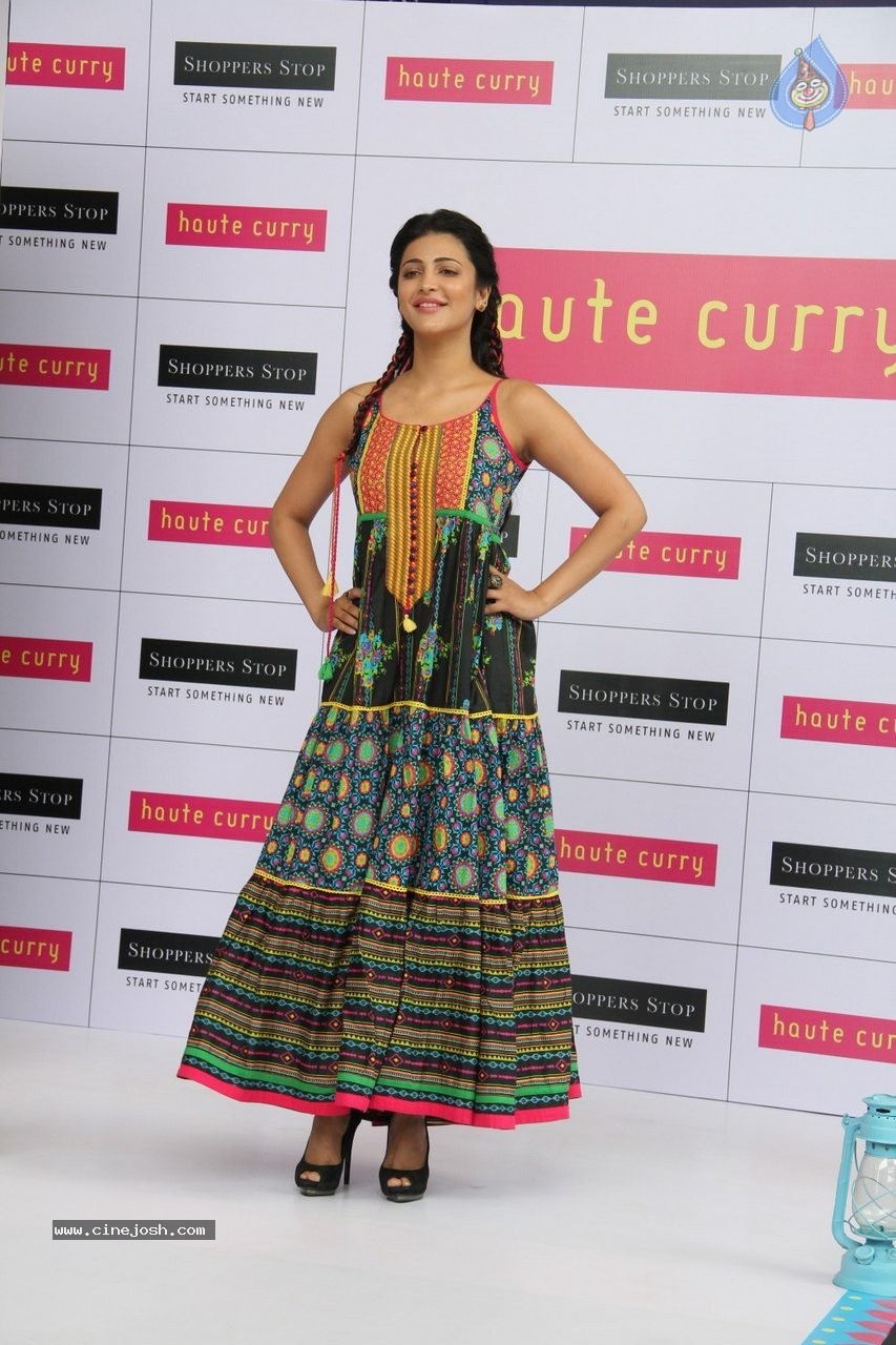 Shruthi Haasan walks the ramp for Haute Curry's latest collection — Indian  Fashion