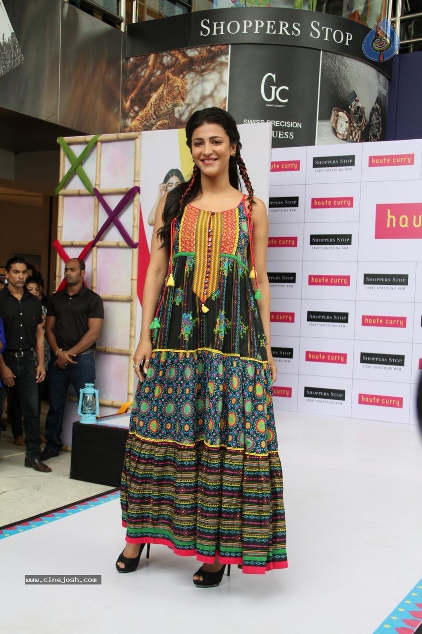 Shruti Haasan at Haute Curry Fashion Show - 48 / 49 photos