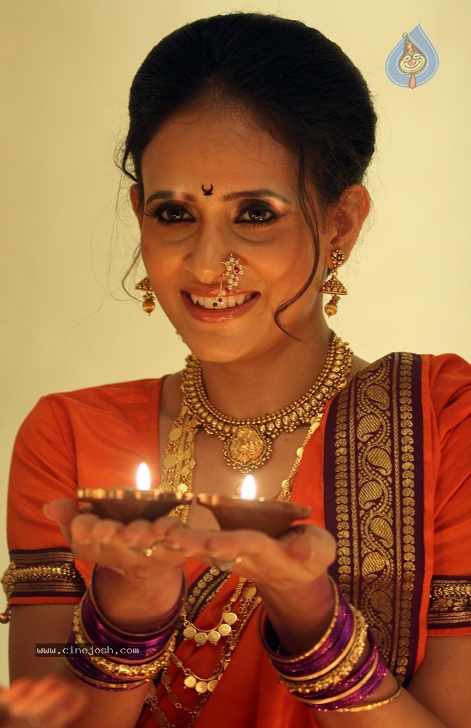 Manyata Dutt poses for the media at Sachin Joshi's Diwali Bash Photo