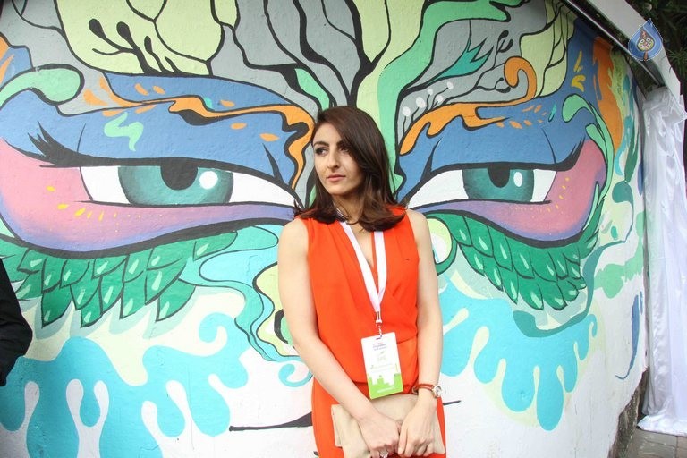 Soha Ali Khan at Green Painting Service Event - 9 / 19 photos