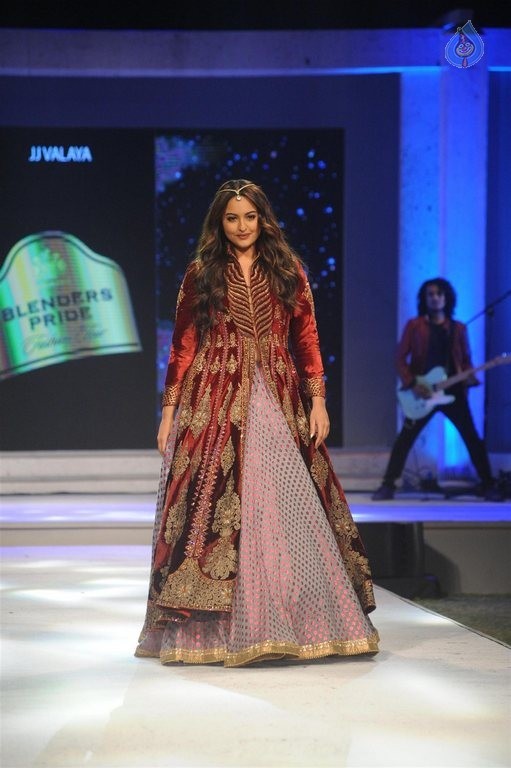 Sonakshi Sinha at Blenders Pride Fashion Tour 2015 - 7 / 42 photos