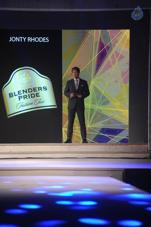 Sonakshi Sinha at Blenders Pride Fashion Tour 2015 - 16 / 42 photos