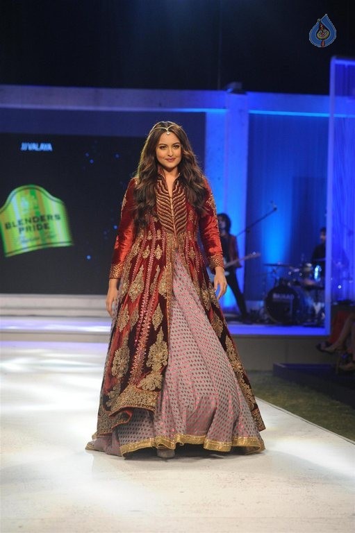 Sonakshi Sinha at Blenders Pride Fashion Tour 2015 - 23 / 42 photos