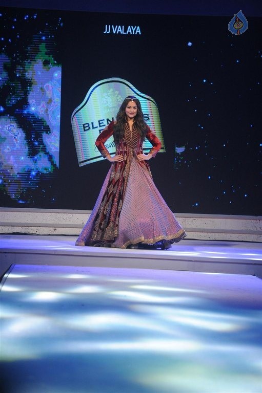 Sonakshi Sinha at Blenders Pride Fashion Tour 2015 - 29 / 42 photos